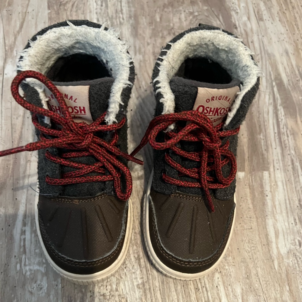Oshkosh boots size 8 toddler